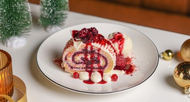 BERRY FRENCH VANILLA BÛCHE DE NOËL